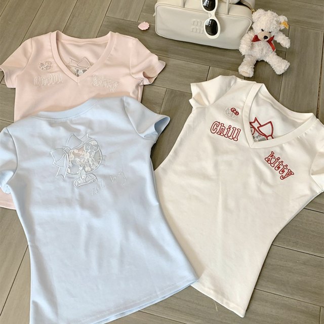 
Fat mm hollow embroidery kitty cat V-neck front shoulder short sleeve T-shirt for women summer slim short chic Korean top