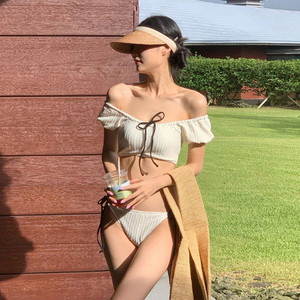 
Women's high-end swimsuit 2026 new style vacation hot spring small breast split bikini sexy pure lust style stunning beauty