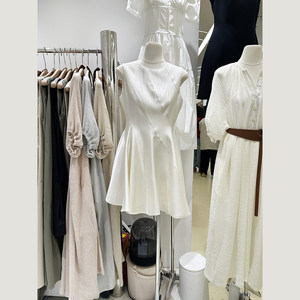 
VANE niche design round neck waist dress 2025 summer new Korean style fashion sleeveless slim mid-length skirt