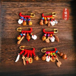 Peach Wood Baby Infant Outing Pendant Pin Newborn Pregnant Women Safety Pendant Dog Tooth Brooch Accessory Gift