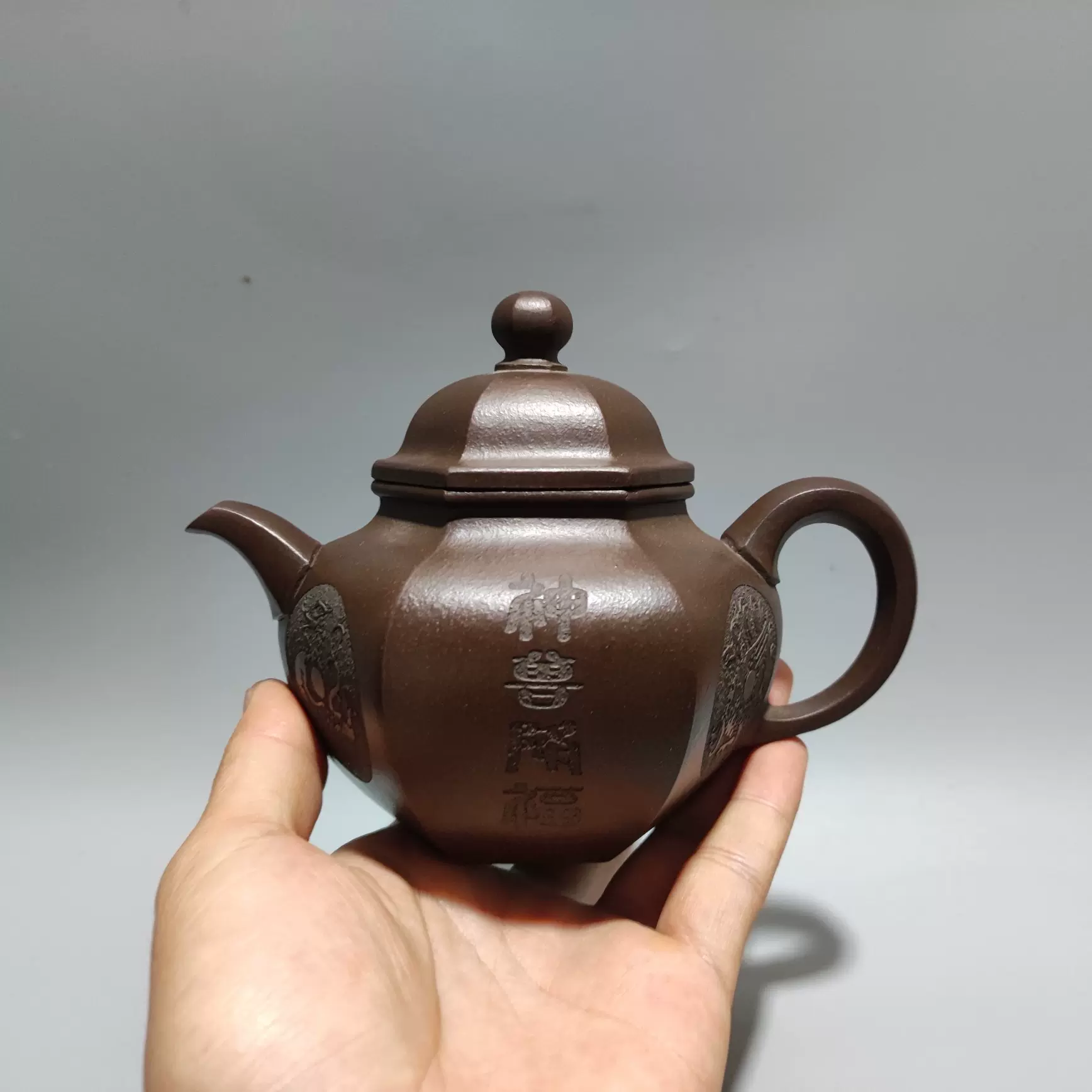 中国古美術・原鉱紫泥荷塘月色紫砂壺・底款：陳鳴遠・紫砂壺・急須