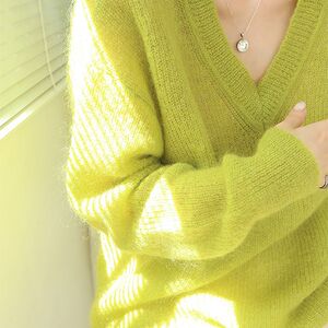 
Autumn mohair niche fruit green V-neck sweater for women, loose, lazy, gentle, pullover top, high-end and thin