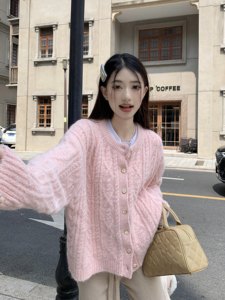 
Sweet pink sweater jacket for women in autumn and winter 2025 new lazy style loose and gentle Korean knitted cardigan top