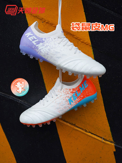 シューズ TLSS Libero Our custom-made LIBERO football boot took center stage in