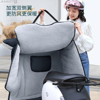 Electric vehicle windshield quilt with velvet and thickened battery in winter