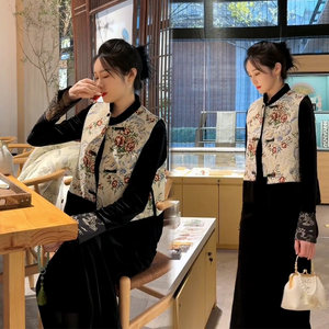 
National style suit autumn and winter new new Chinese style jacquard disc buckle plus cotton vest jacket velvet skirt three-piece set for women