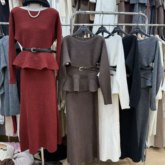
Winter suit dress, elegant ruffled top + high-waisted slimming versatile half-length knitted two-piece set