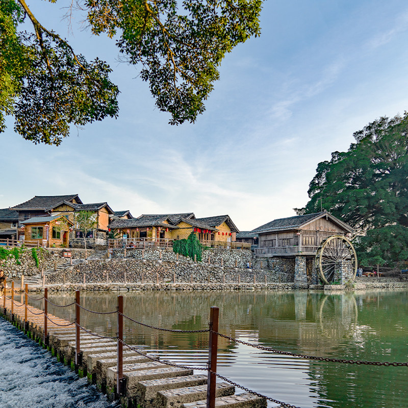 天天发团上门接送含餐厦门漳州南靖田螺坑云水谣永定土楼一日游