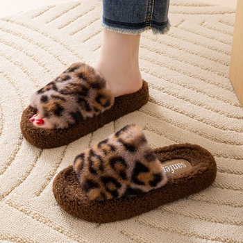 2025 Autumn and Winter Internet celebrity leopard print fashionable versatile fleece slippers for women wearing flip flops and thick-soled cotton slippers