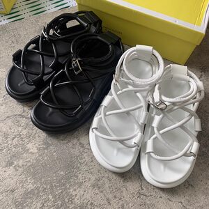 
Clearance of the stock and pick up the bargain ~ Cross-strip thick-soled high-end open-toe fashion sandals for women's flat beach roman shoes