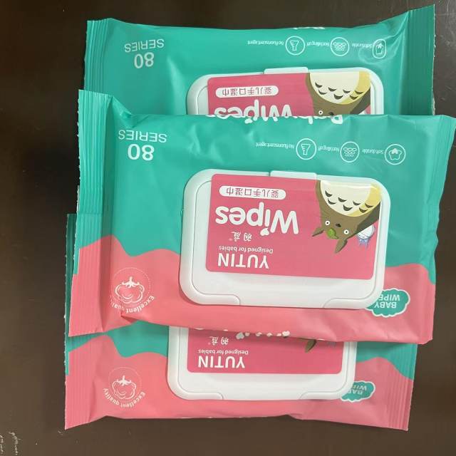 
Small package of wet wipes for newborn baby's hands and mouth, special covered wet wipes for wiping face and washing face, pure water for mothers, infants and young children