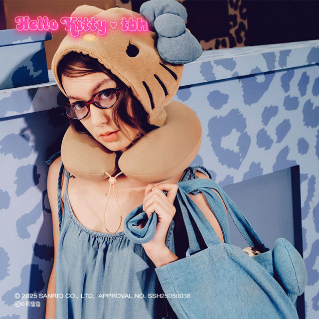 
tbh Brutalist Home Sanrio Hello Kitty Travel Set Canvas Bag U-shaped Pillow Blanket Three-piece Set