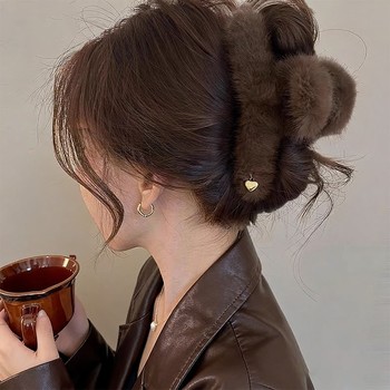 
High-end large hair clip for women 2025 new autumn and winter plush shark clip back of the head hair clip headgear
