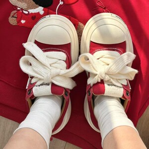 
New red and white niche design big-toe shoes for women, all-match skateboard shoes, heightening canvas shoes, red casual black