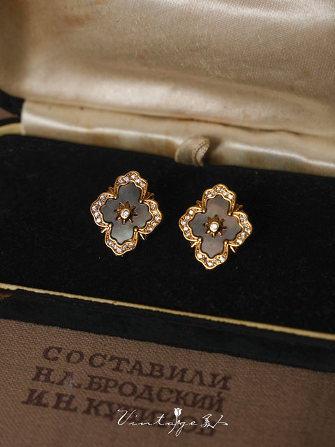 Colosseum French retro medieval high-end niche design exquisite black butterfly shell earrings ear clips