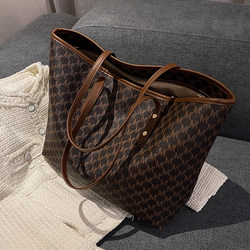 High-End Large-Capacity Bag, Niche Versatile Commuter Bag for Women, 2025 New Trendy Textured Handbag Tote Bag