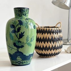 Hand-Painted Ceramic Ornaments from the Xi'Er Uolike Series of Antique Vases in the Style of Italian Oriental Art, Featuring the Motif of 