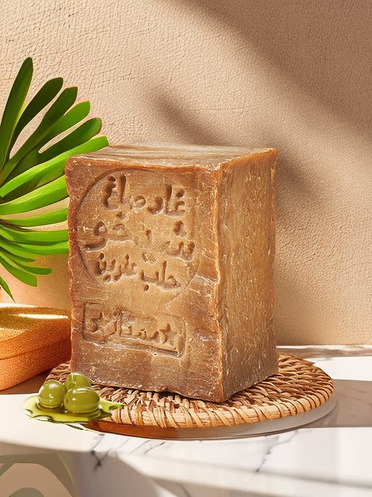 Sapone Di Alloro Di Alloro Naturale Biologico Con Olio D'oliva E Foglie Fotografia Stock - Foto 10