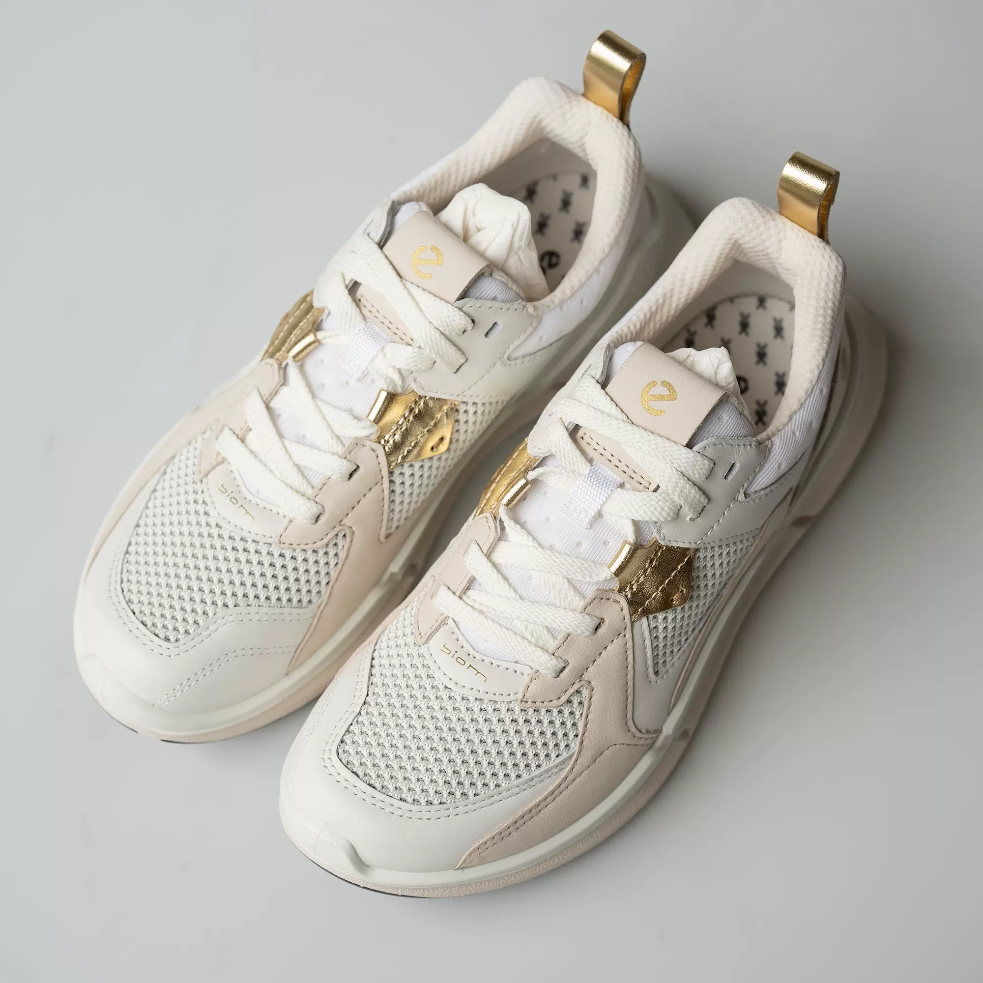 现货新款爱步ecco女款biom 2.2舒适轻便拼色户外运动休闲鞋830773