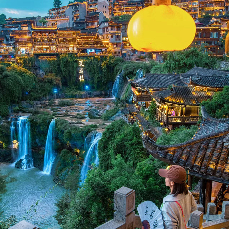 湖南长沙到凤凰古城二日纯玩跟团游矮寨大桥芙蓉镇苗服拍照住民宿