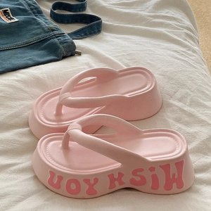 
Slippers for women in summer flip flops 2025 new ins thick sole heightened anti-slip beach stomp feel