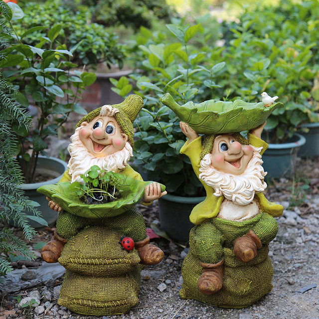 The courtyard decorative outdoor garden courtyard decoration garden decoration creative resin dwarf cartoon sculpture ornaments