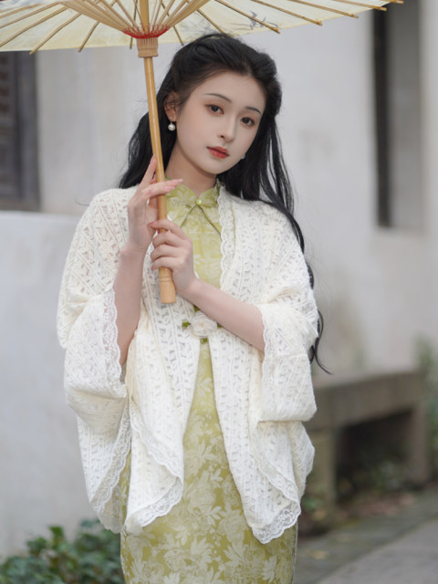 Knitted shawl with cheongsam outside 2025 new retro Republican style literary girl short cardigan jacket
