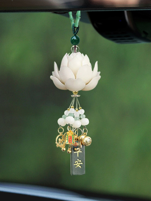 thumbnail image 2 of Influencer Peach Wood Lotus Car Keychain Pendant Eighteen Sons Bodhi Money Pendant Male Peace Good Luck Pendant Female I.1570969723 2 of 12