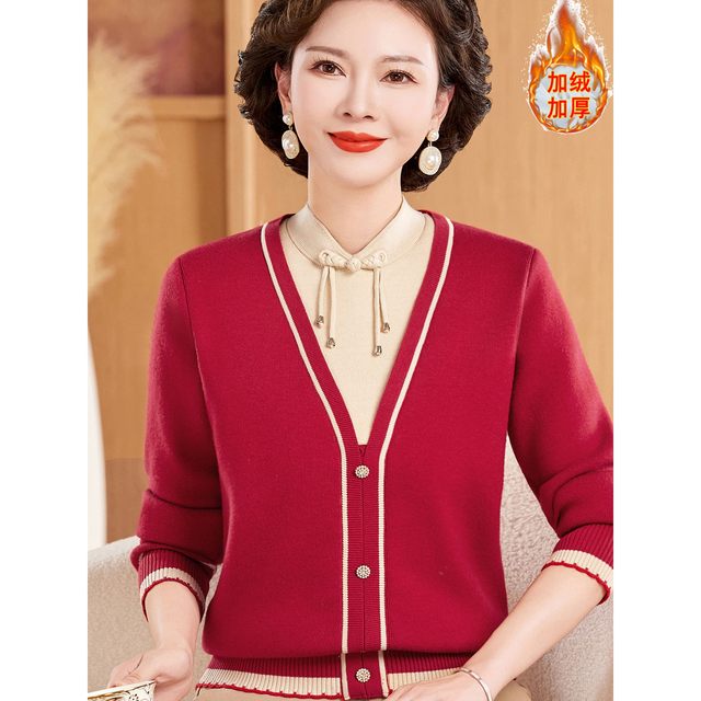 
Middle-aged and elderly women's winter clothing, Chinese style plus velvet thickened sweaters, Western-style mother-in-law clothes, winter holiday two-piece sweaters