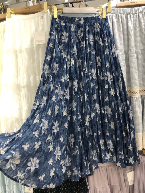 High-end blue 2025 spring new fashionable and versatile elastic waist printed pleated skirt skirt women's midi skirt