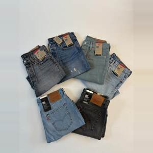 Spot Levi's/Levi's men's 501 series mid-waist straight jeans shorts
