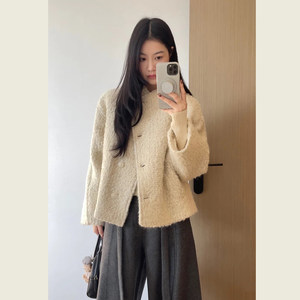 
French gentle style white round neck woolen coat for women in autumn and winter for small people to wear with a stylish and age-reducing short top