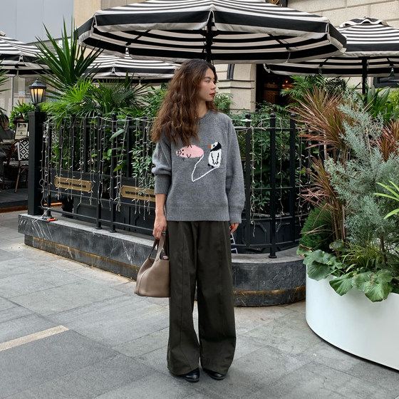 
Big Blowing Girl DCN Autumn and Winter Age Reduction and Clean A Penguin Soft and Relaxing Round Neck Loose Pullover Sweater