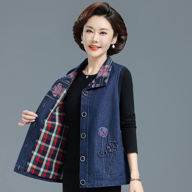 Middle-aged and elderly women's spring and autumn new embroidered cotton denim vest mother suit loose large size sleeveless short jacket