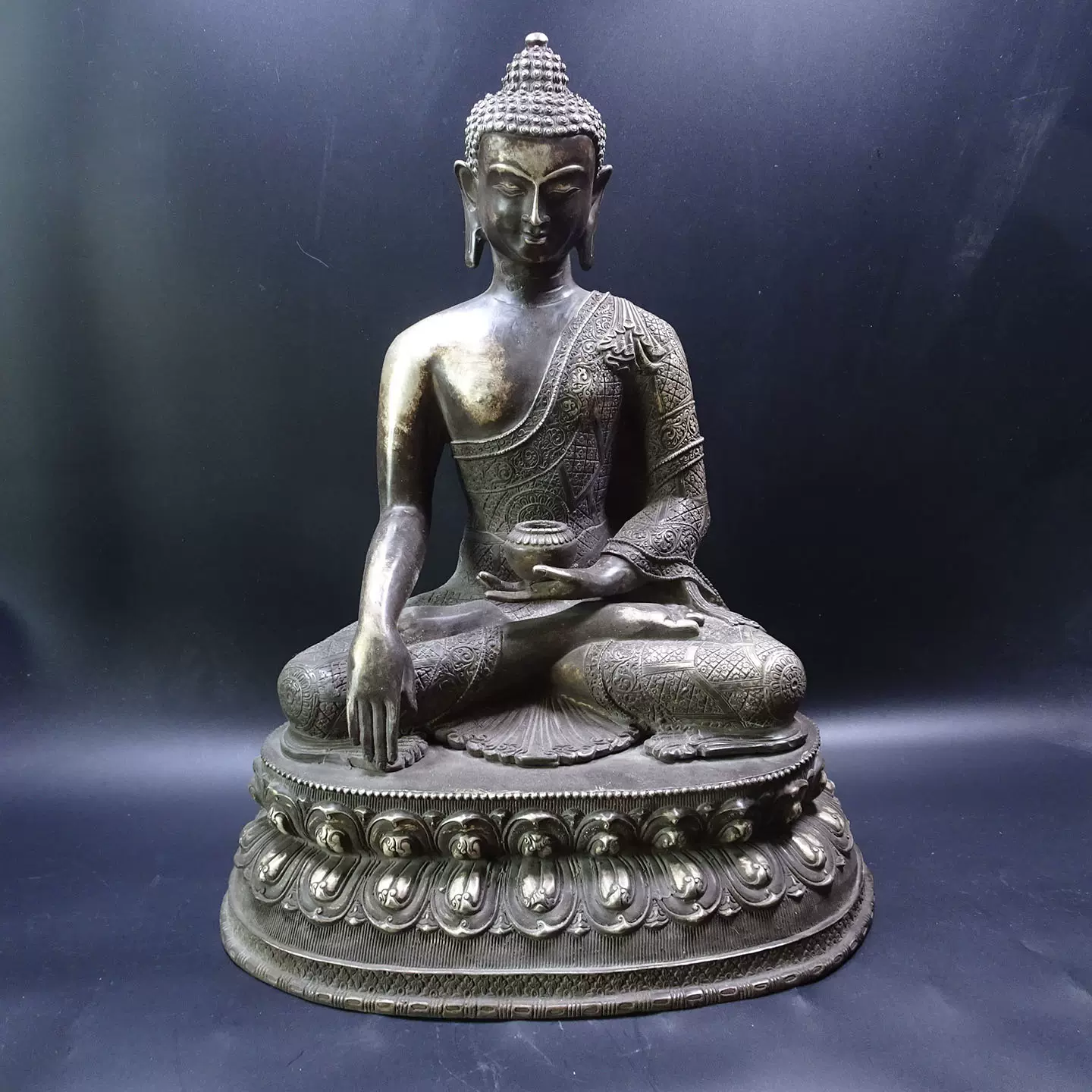 中国古董品 唐代 青銅製 鎏金 人物置物 古代人物摆件青铜鎏金杨贵妃人像大唐仕女唐朝金器纯铜古董收藏品