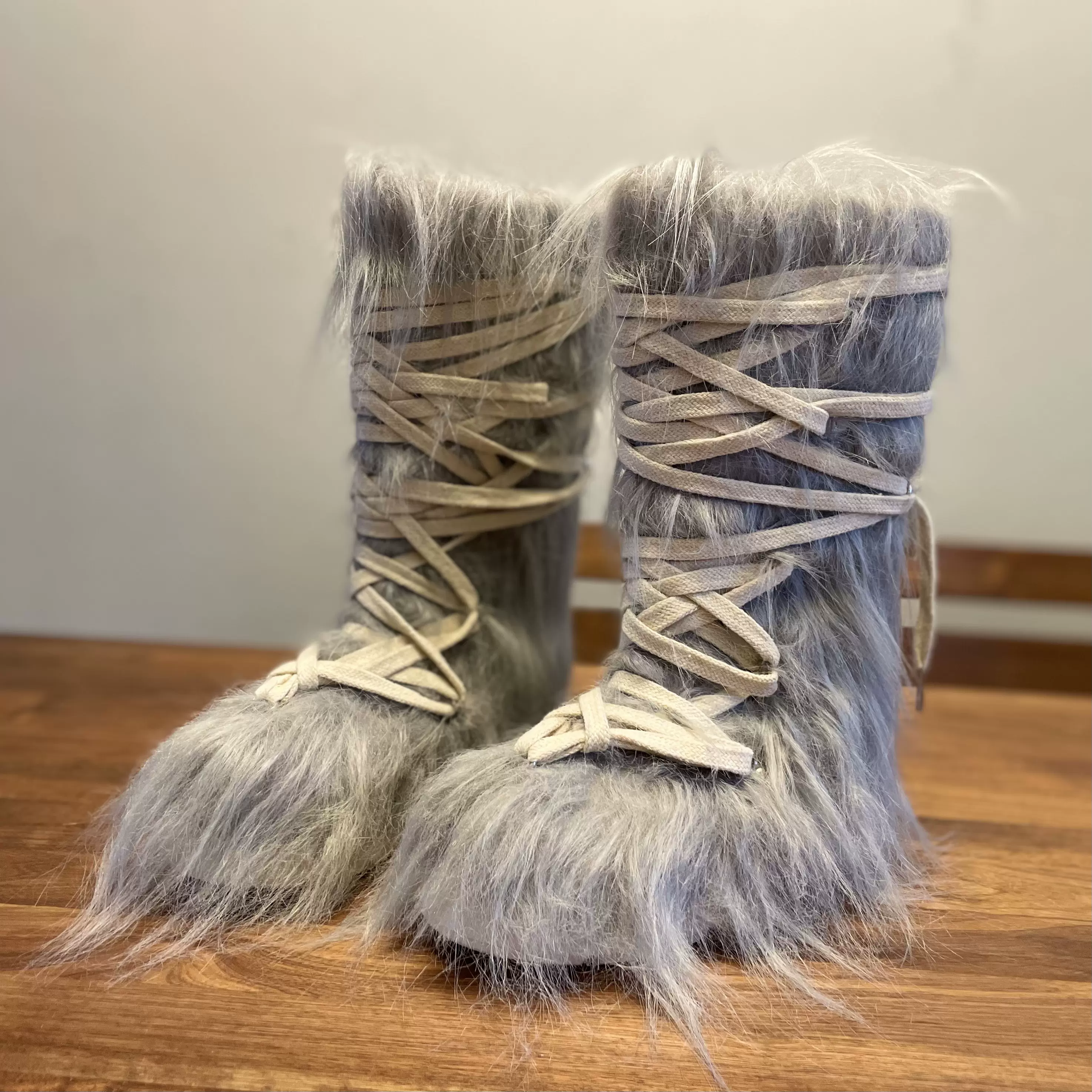 靴 nana NANA」ナナ＆ハチをイメージした数量限定シューズ、銀座かねまつ