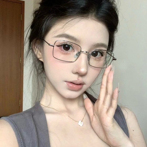 
The tide of the sea pure titanium square frame Zhang Jingyi's same ultra-light B titanium optical frame myopia glasses small sugar cube silver frame