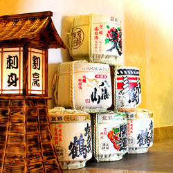 Promotional Sushi Restaurant Decoration Wine Bottles Japanese-Style Ornaments Sake Barrels Japanese-Style Izakaya Restaurant Entrance Decorations