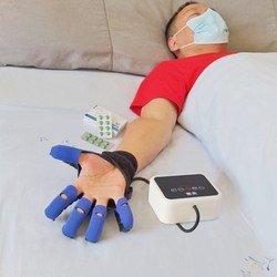 Rehabilitation Finger and Hand Training Equipment Stroke Hemiplegia Five-Finger Electric Robot Rehabilitation Gloves Extension Gripper