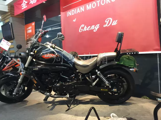 周紅邊箱適用於韓國曉星GV650機車黑色後貨架+矮