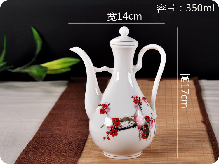 青色の装飾的な陶器ボトル(ロシア高級ワイン) 青色の装飾的な陶器ボトル(ロシア高級ワイン)