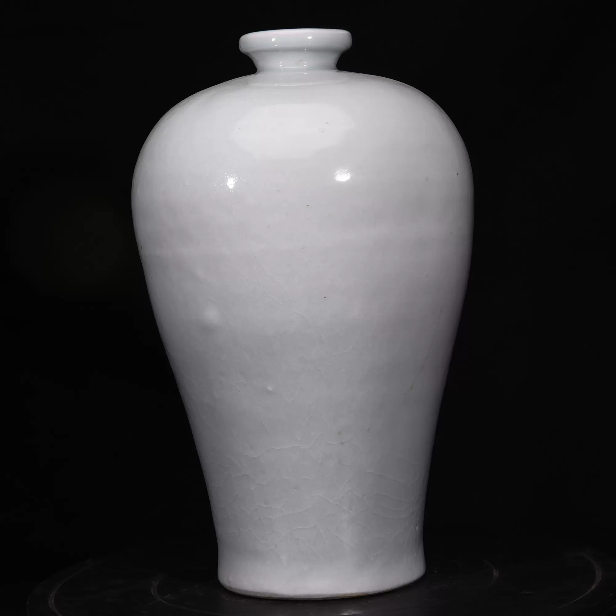 大清乾隆年制矾红描金福桃蟠桃纹天球瓶