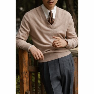 
UGENTLE Men's Cashmere Sweater Oatmeal Warm Yang High Waist Version V-neck Old Money Style Long Sleeve Knitted Sweater