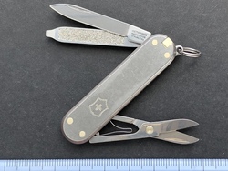 Stone Wash Tc4 Titanium Handle 58mm Swiss Army Knife 0.6223 Classic Sd With Toothpick Tweezers Folding Multifunctional Pocket Knife