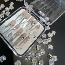 Purely Handmade Starlight Cat-Eye Atmospheric Nail Art, Light Luxury Dazzling Nail Stickers, Removable High-End Elegant Wearable Nails