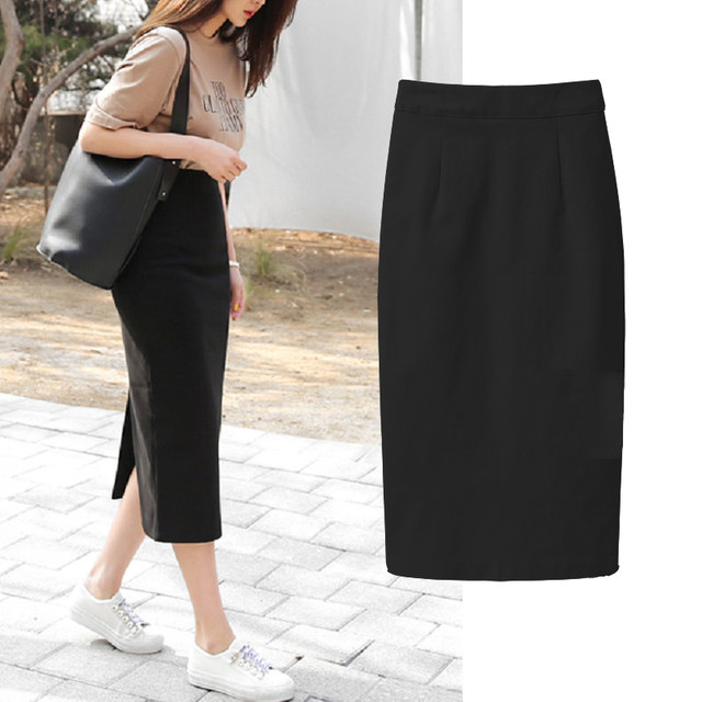 Solid color black Roman cloth straight pencil wraps hips and has a mid-length skirt that makes women look slim and versatile spring and summer