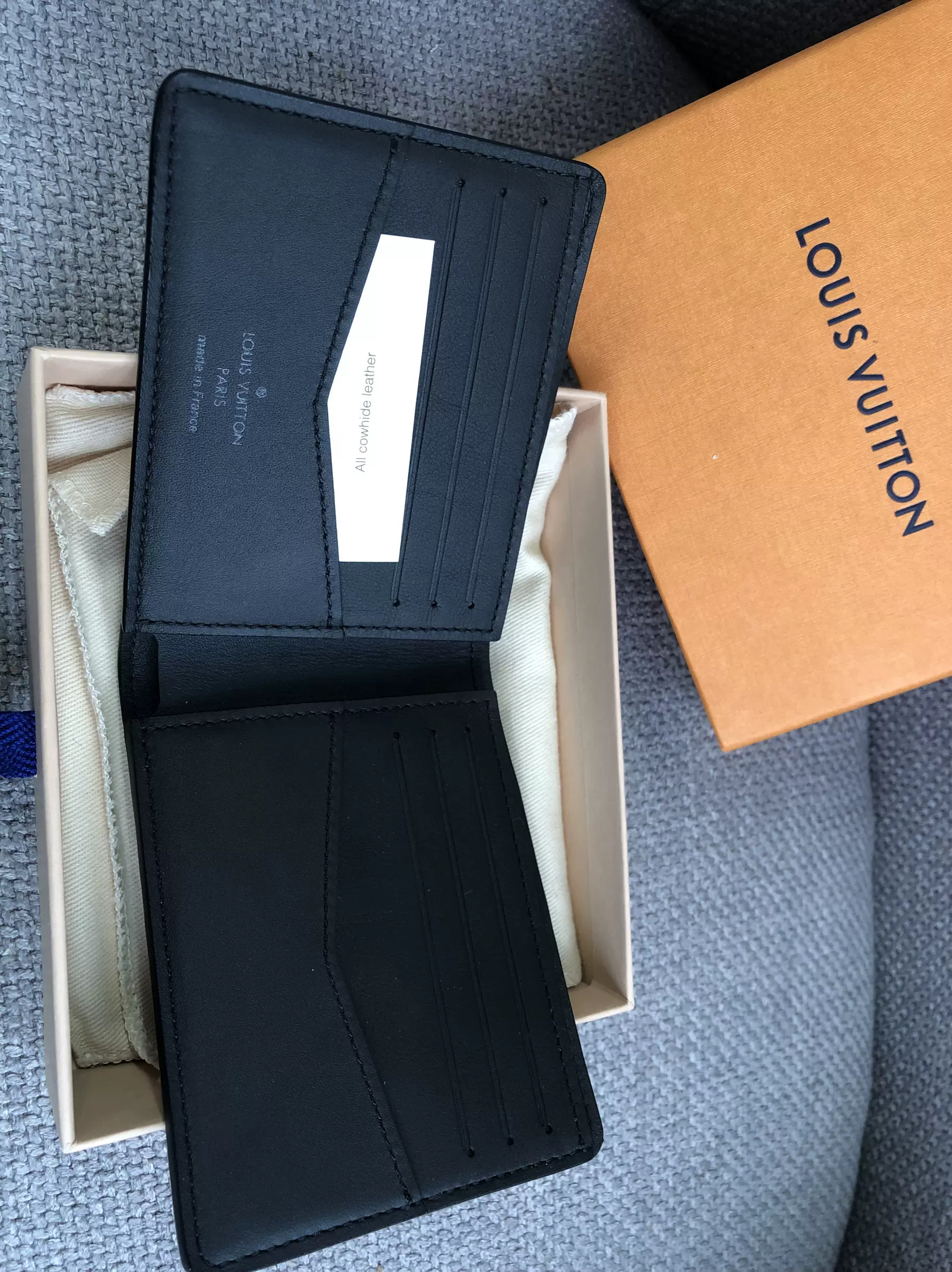 国内现货 lv/路易威登男包压花小牛皮双折口袋短款钱包卡包m69075