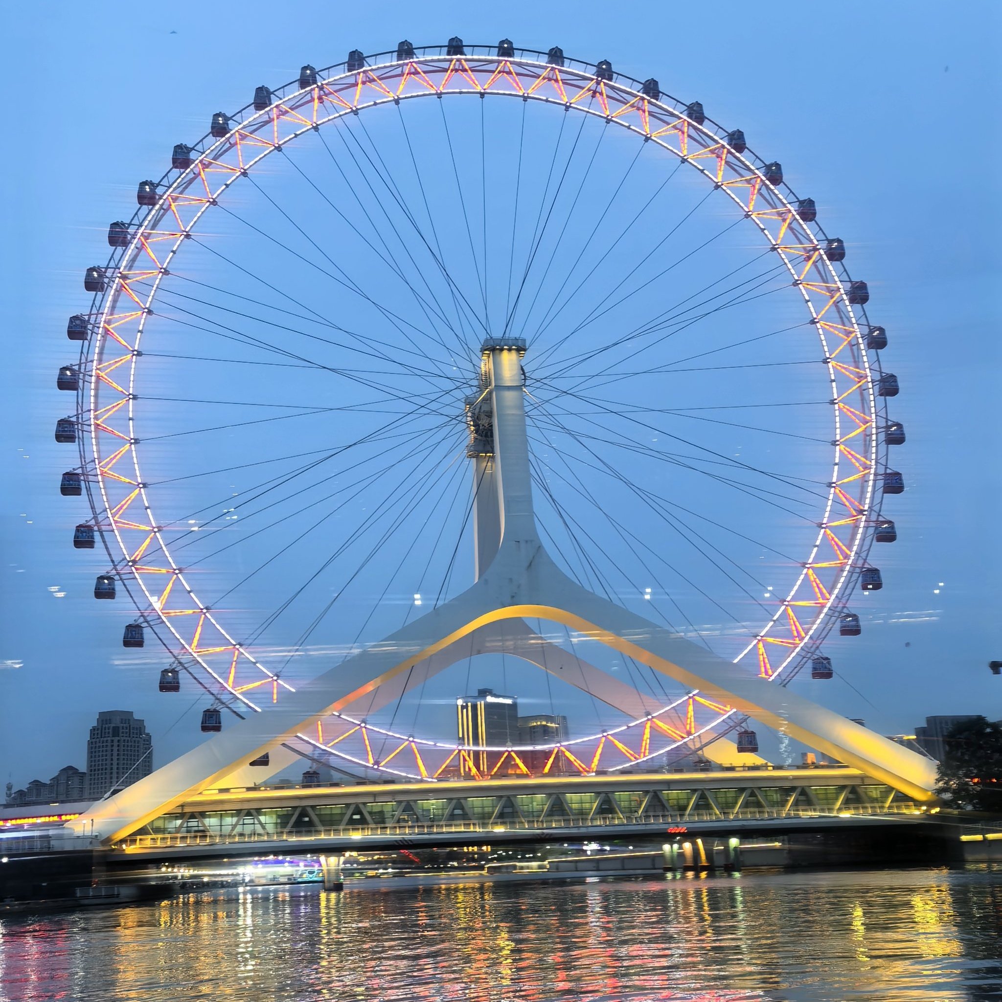 天津生态城海博馆亚朵酒店住宿+极地海洋公园成人门票