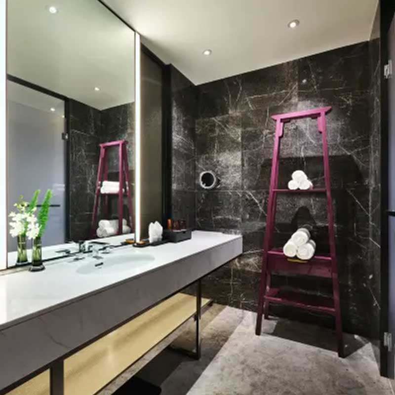 无锡融创皇冠假日酒店1晚+双人热血/三国/鼋头渚/晚餐+双人自助早餐