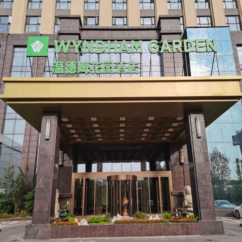 武汉临空港温德姆/高级景观大床房+长江荣耀号游船夜游船票+黄鹤楼日场 - 定制游预订